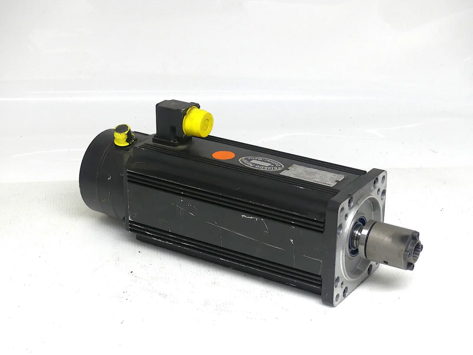 Produktfoto 1 von Indramat MAC090C-0-GD-4-C/110-A-1/WA604XX