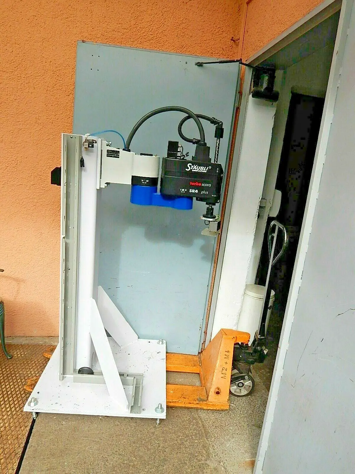 Produktfoto 1 von Stäubli Schwenkarmroboter turbo SCARA SR4 plus Steuereinheit