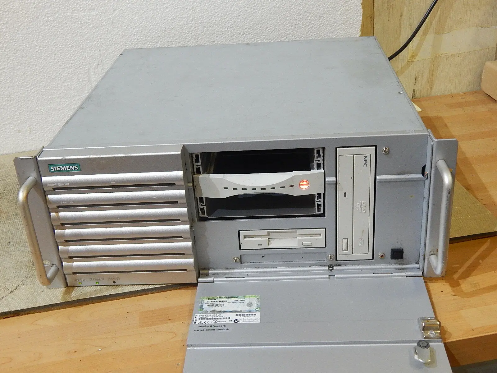 Produktfoto 1 von Siemens Simatic Rack PC IL 40 S V2  6AG4104-1CA01-3XX0 Ungeprüft s.Bilder
