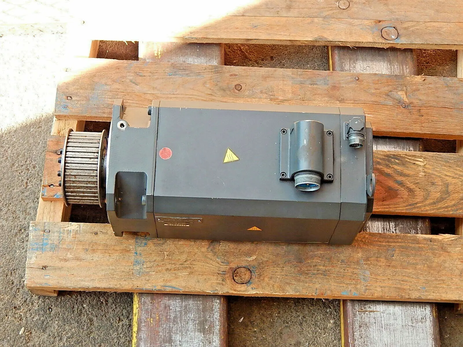Produktfoto 1 von Siemens 1FT6105-1AC71-3EH1 3~Servomotor  used