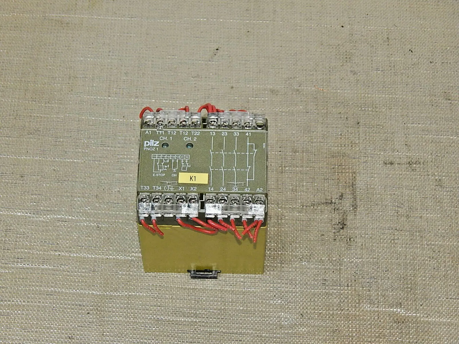 Produktfoto 1 von Pilz PNOZ1 24VAC 3S10 // PNOZ 1 24 VAC3S1O Relais 475600 107340 used
