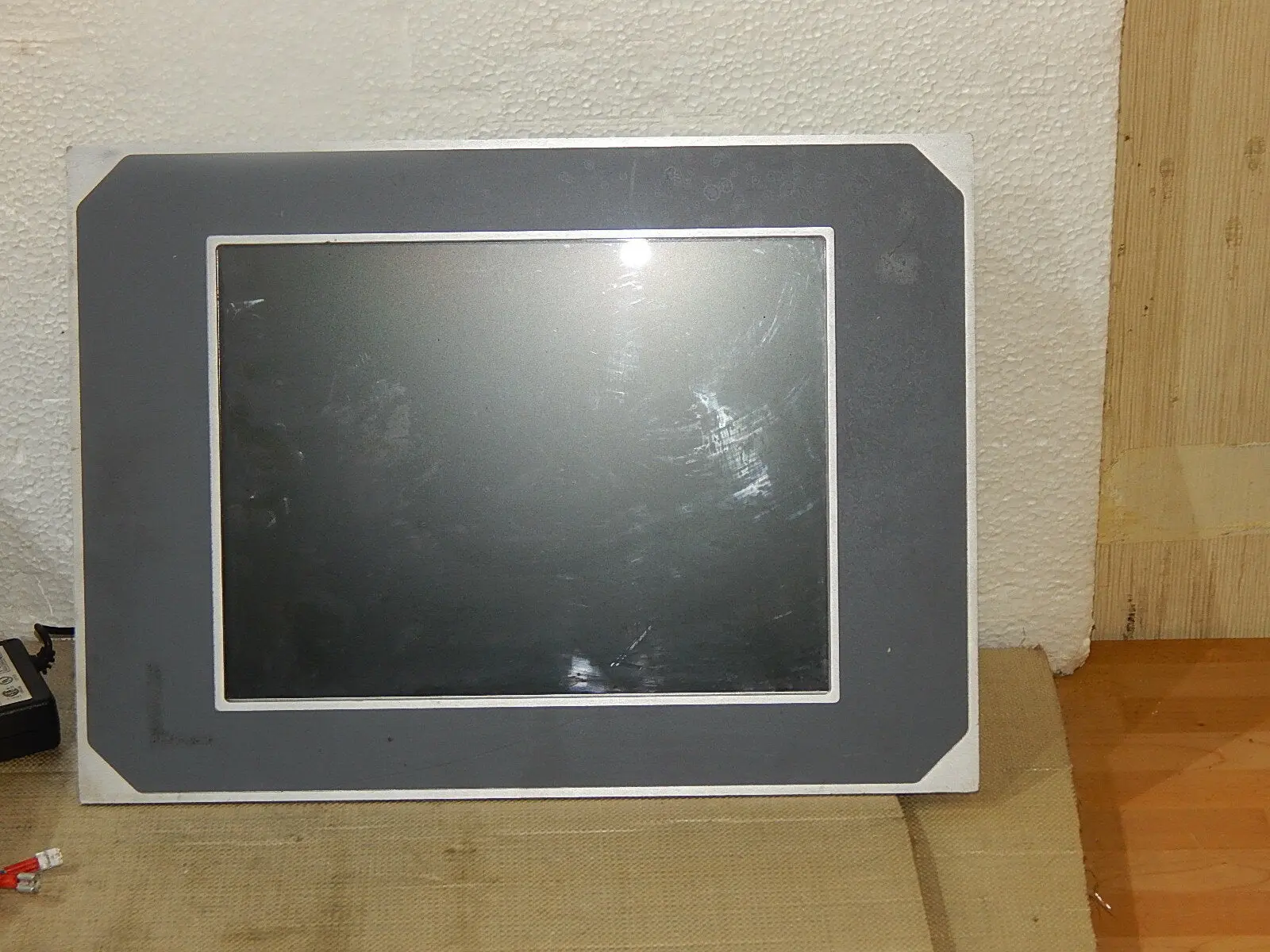 Produktfoto 1 von TR Systemtechnik TRS MONITOR DISPLAY DSP-12 / 800x600 VGA SN:0039  DSP 12,1 Zoll