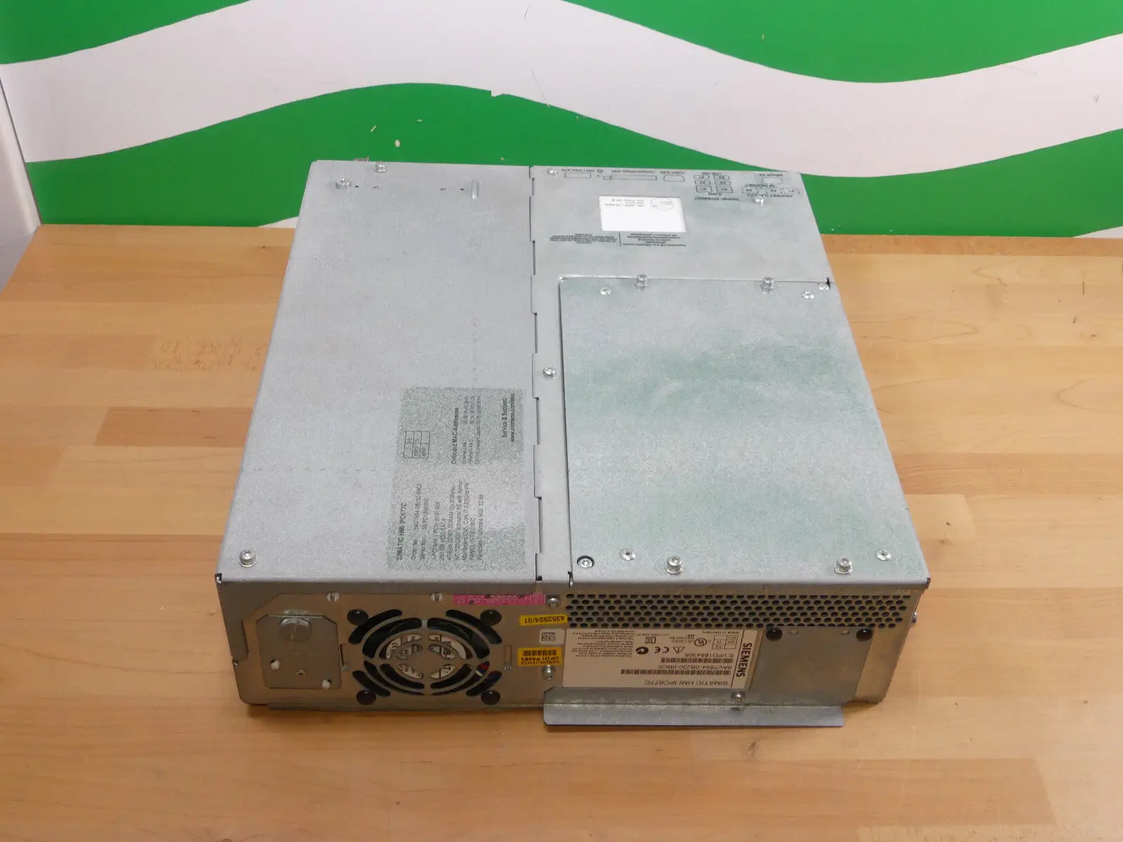 Produktfoto 1 von SIEMENS SIMATIC HMI IPC677C 6AV7894-0BJ30-0BC0