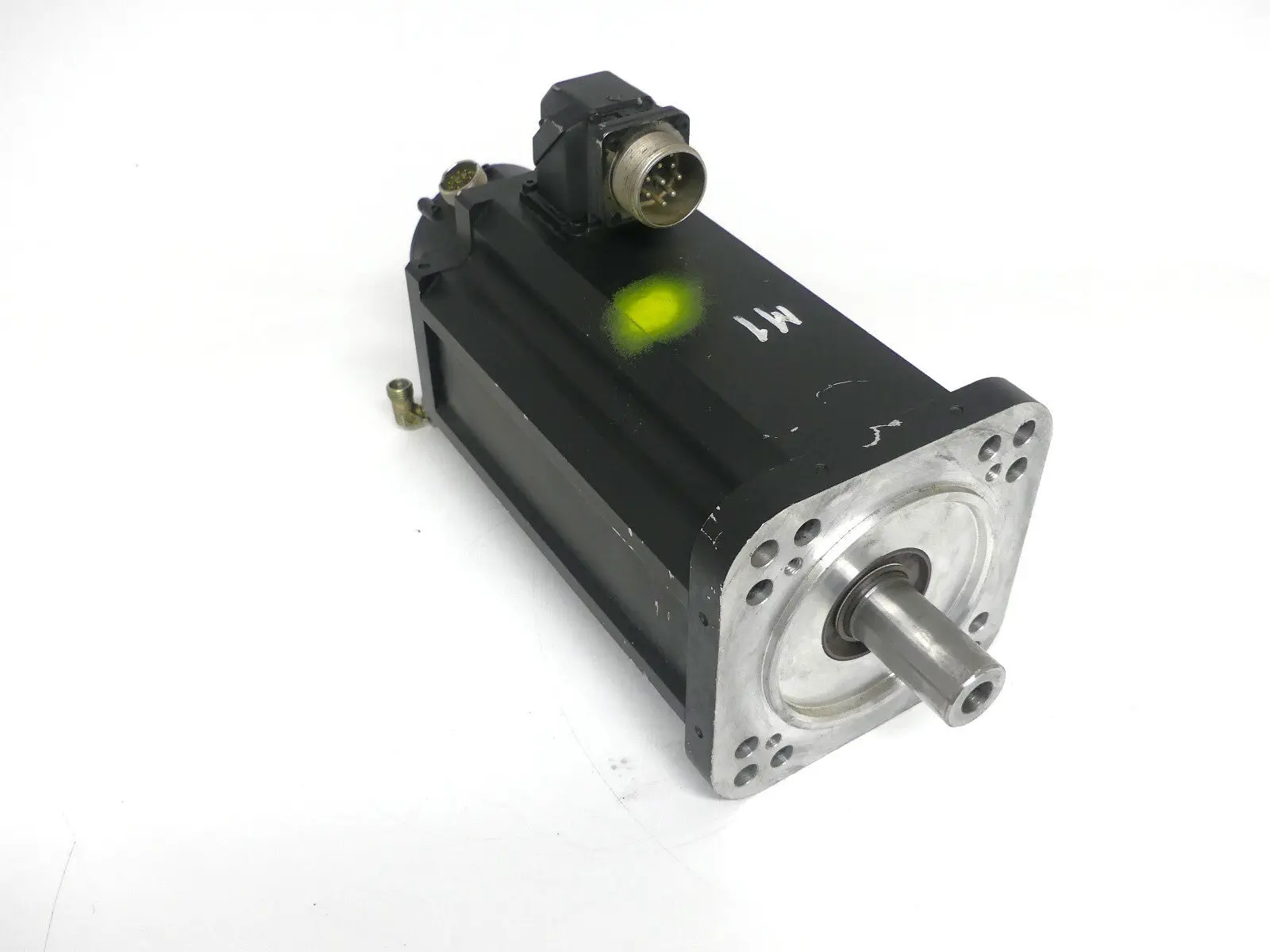Produktfoto 1 von Indramat MDD093B-F-020-N2L-110GA1 Permanent Magnet Motor used