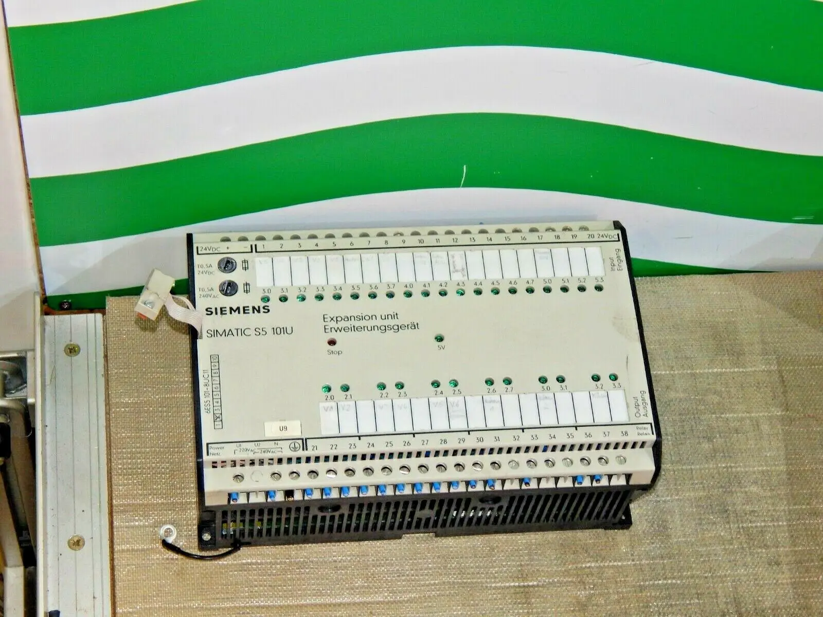 Produktfoto 1 von Siemens Simatic S5-101U 6ES5101-8UC11 Erweiterungsgerät 6ES5 101-8UC11 used