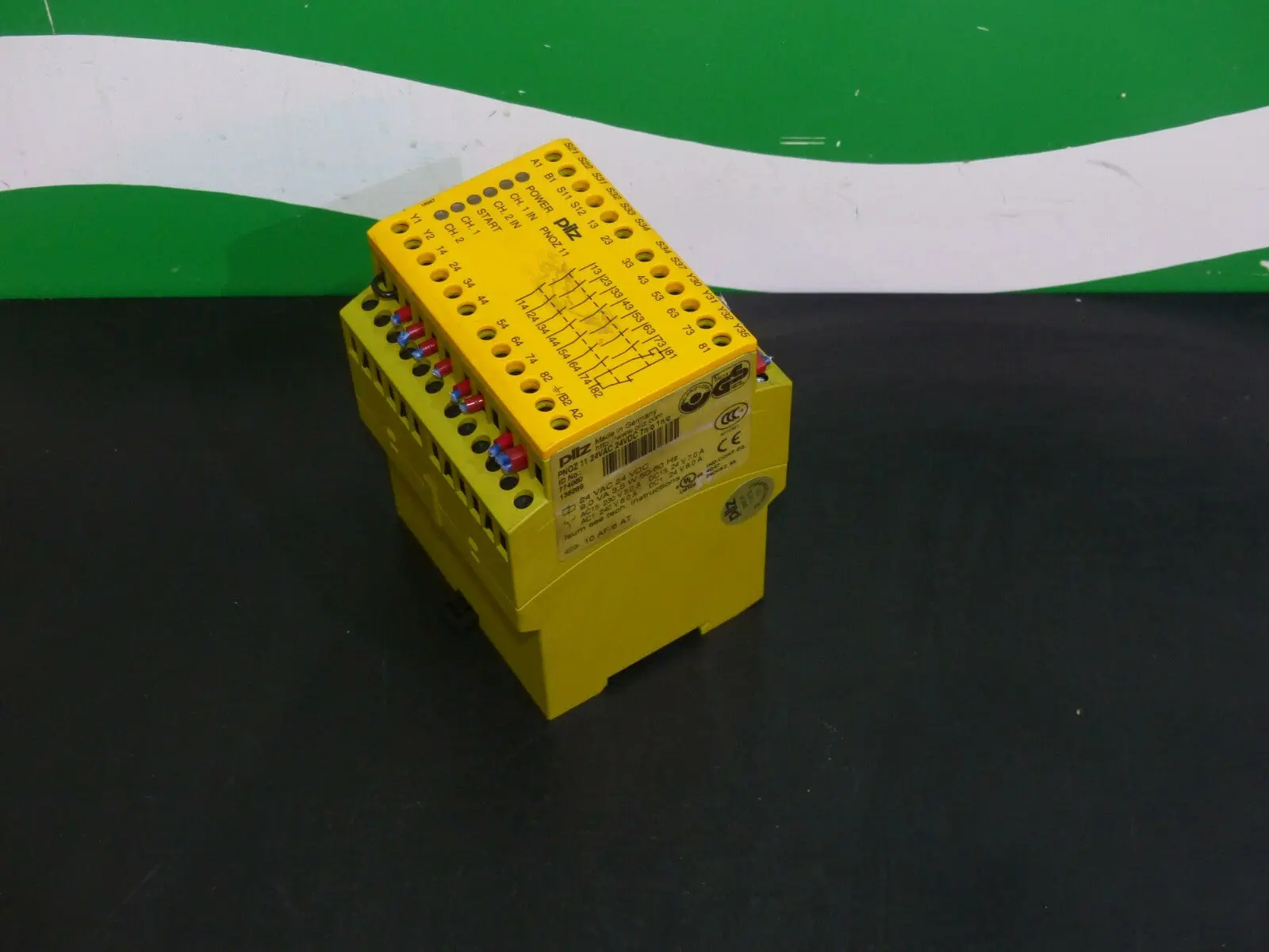 Produktfoto 1 von Pilz PNOZ 11 24VAC 24VDC 7n/o 1n/c