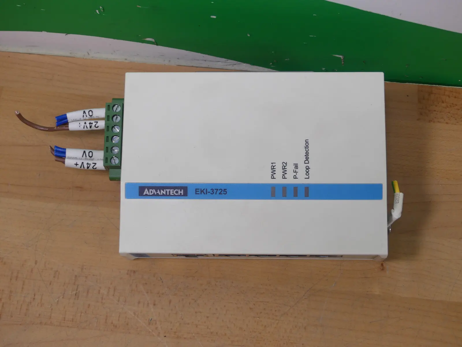 Produktfoto 1 von Advantech EKI-3725 Industrial Unmanaged Ethernet Switch 5-port Gigabit used