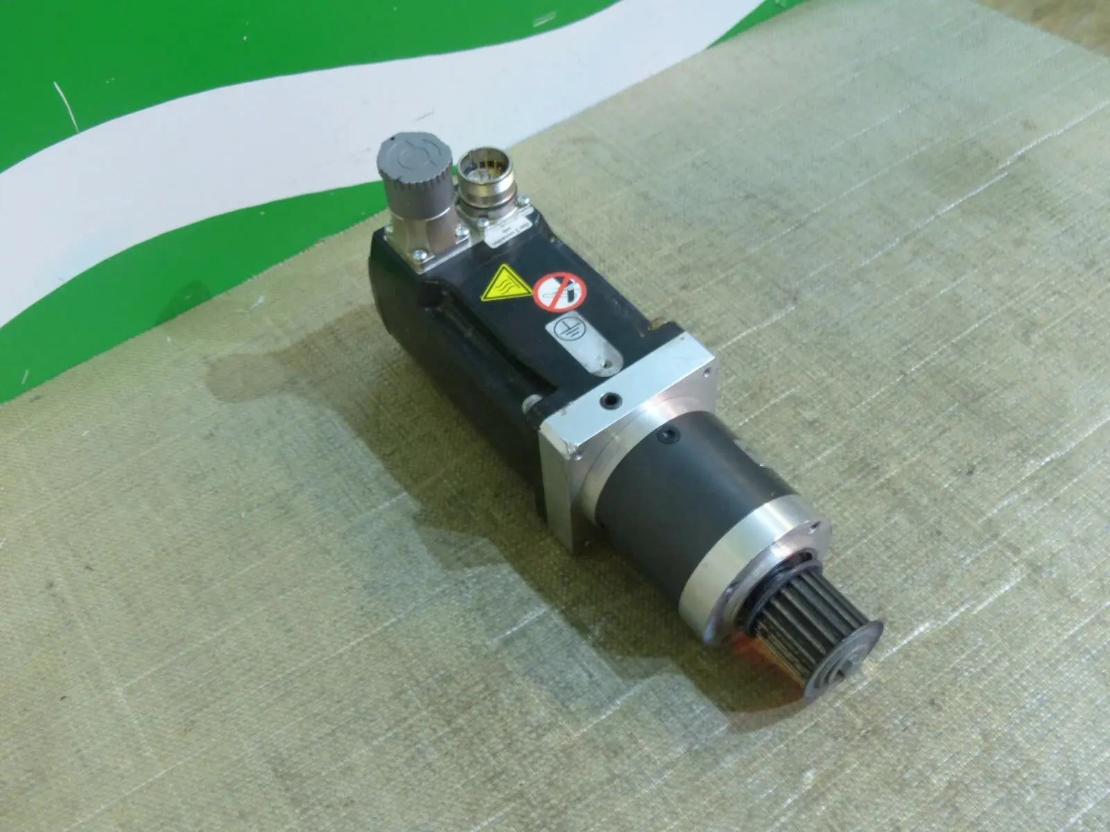 Produktfoto 1 von Schneider BMH0701T26A1A + Neugart GBX060020K