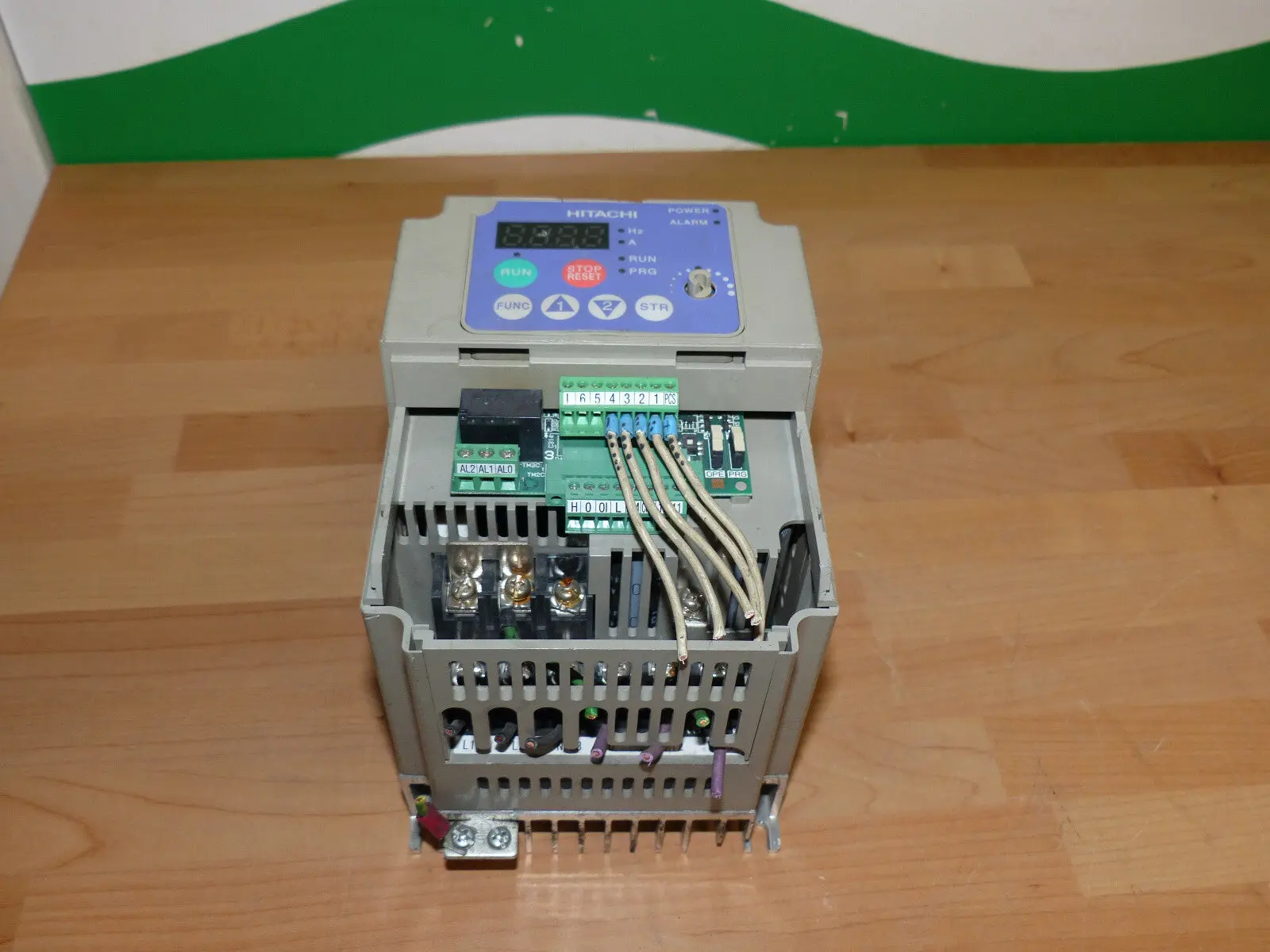 Produktfoto 1 von Hitachi SJ200-007NFE2 Frequenzumrichter onhe deckel  s.Bilder