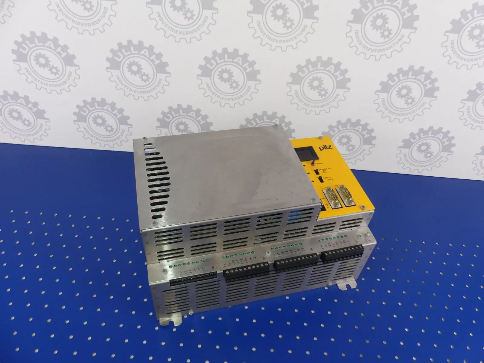 Produktfoto 1 von Pilz PSS 3056 COMPAKT PROGRAMMABLE SAFETY CONTROLLER PSS3056 301300
