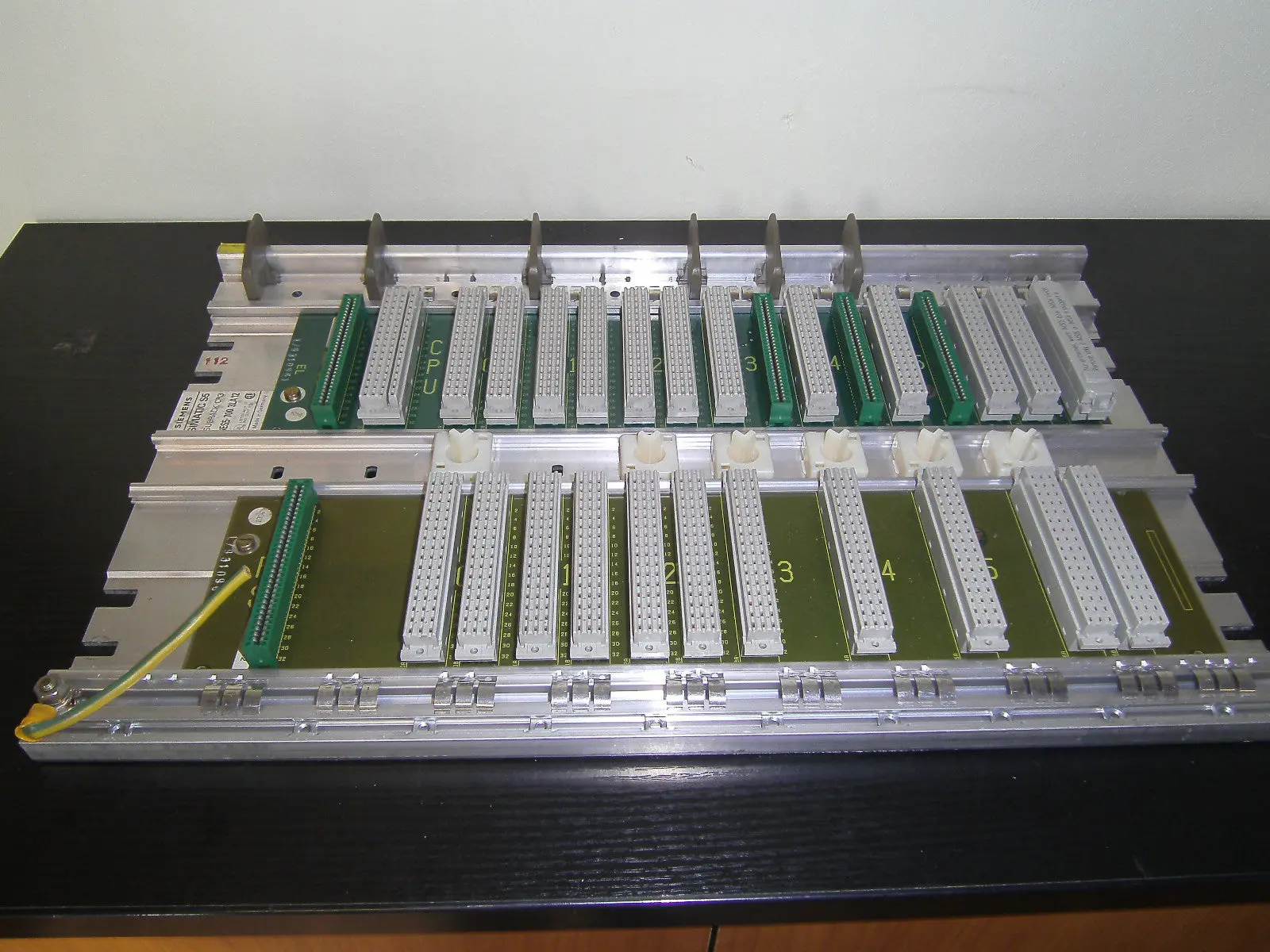 Produktfoto 1 von Siemens Simatic  S5 Subrack CR3 6ES5 700-3LA12