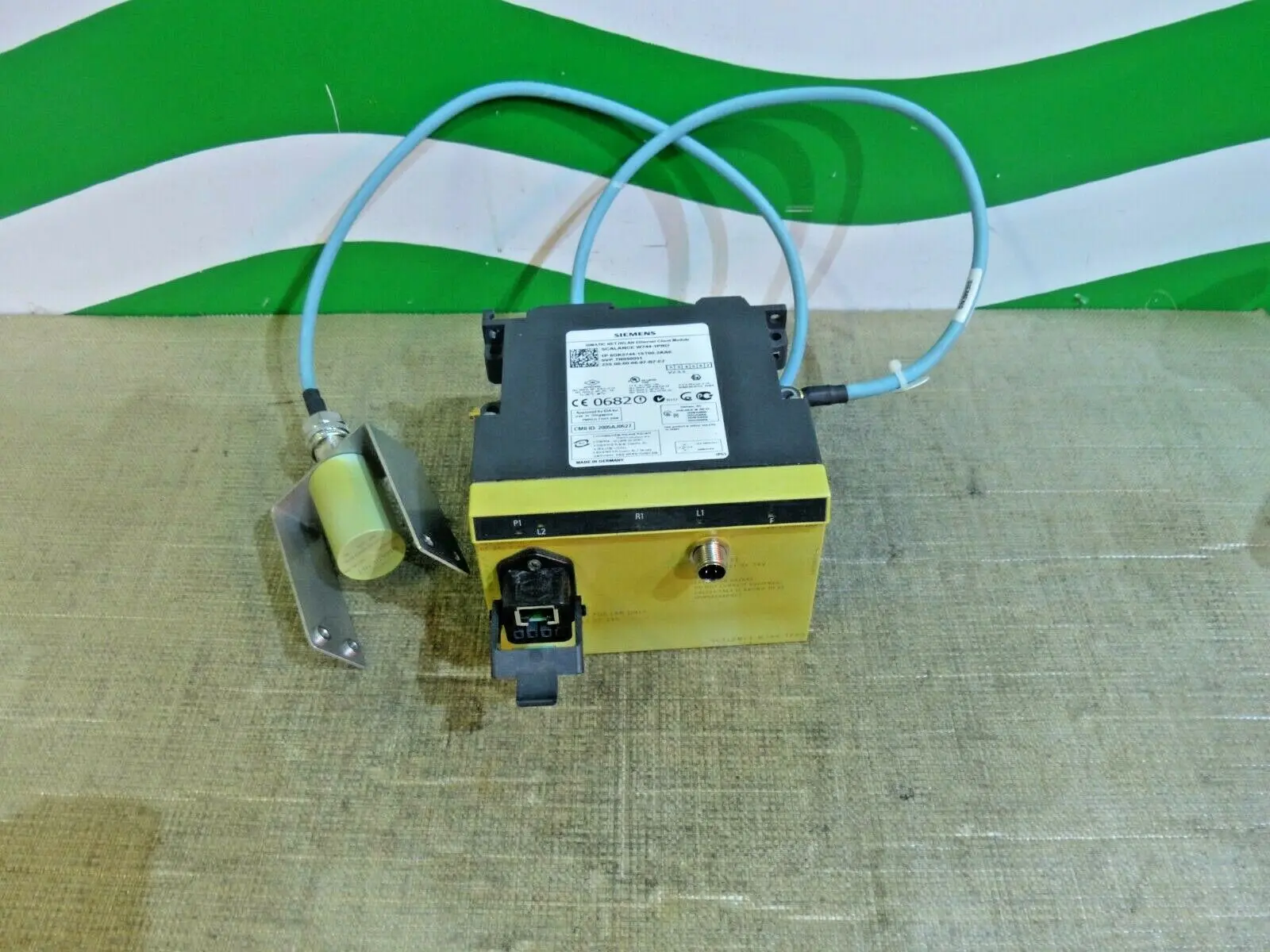Produktfoto 1 von Siemens 6GK5744-1ST00-2AA6 + 6GK5793-4MN00-0AA6
