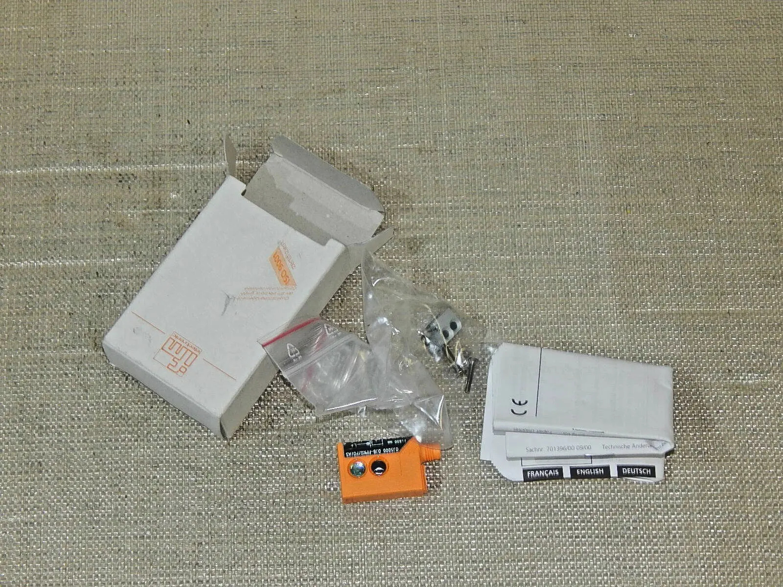 Produktfoto 1 von ifm Fotoelektrischer Sensor 0J5000  0JB-FPKG/F0/AS  New