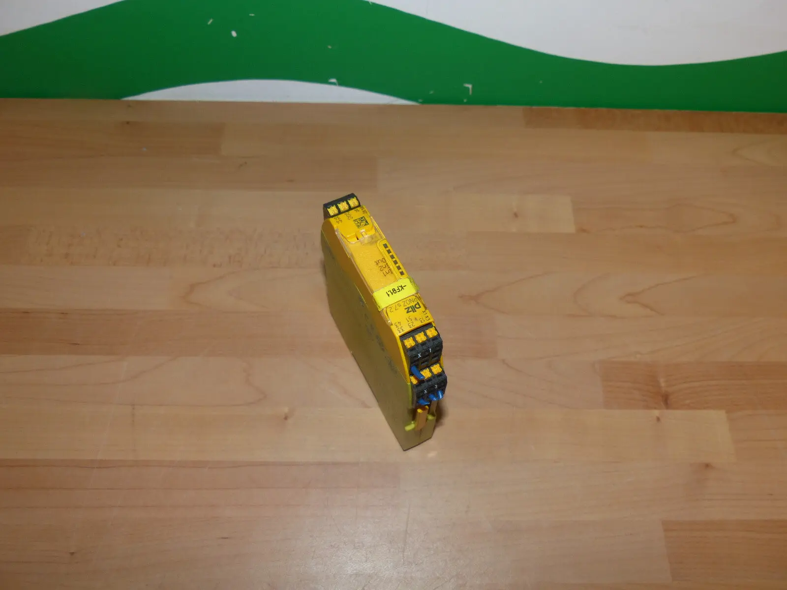 Produktfoto 1 von Pilz PNOZ s7.2 C 24VDC 4 n/o 1 n/c Expand Sicherheitsrelais 751177