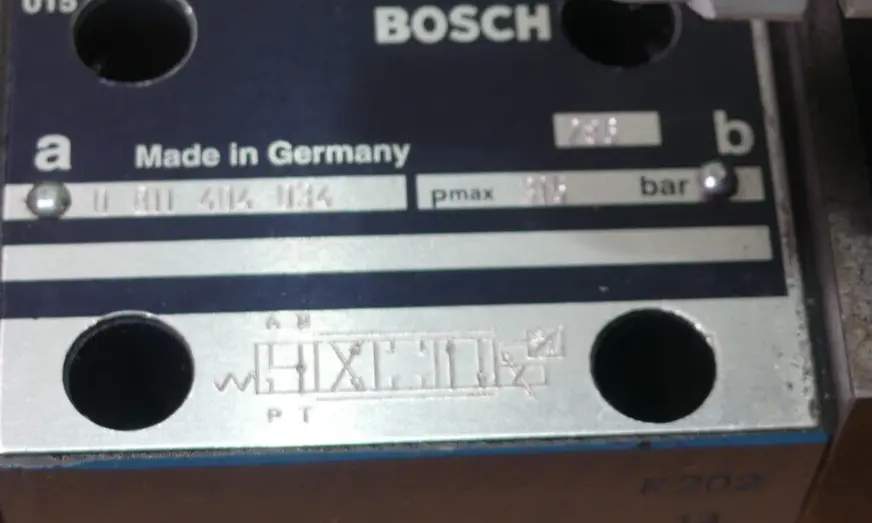 Produktfoto 1 von Bosch Regelventil 0 811 404 034 pmax 315 bar + 0 831 006003 2 7A