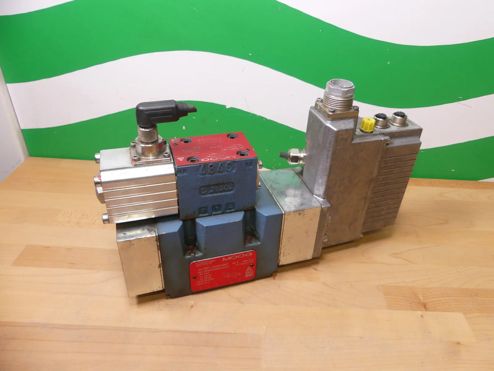 Produktfoto 1 von MOOG D671-0123-0001  Proportionalventil P80KBZF6NE92-AES1A1