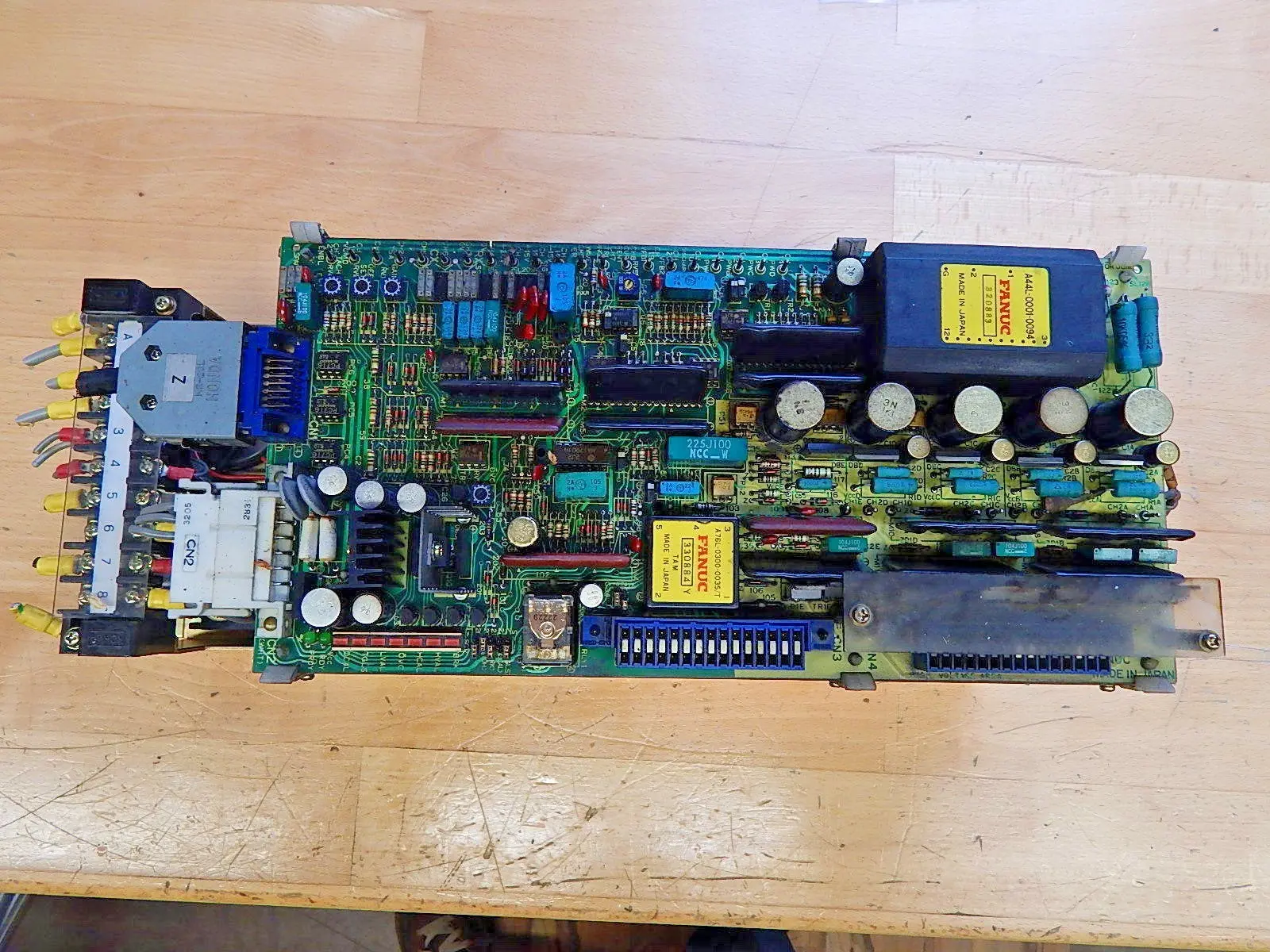 Produktfoto 1 von FANUC Velocity Control Unit A06B-6047-H040 + A20B-0009-0320/05B Used