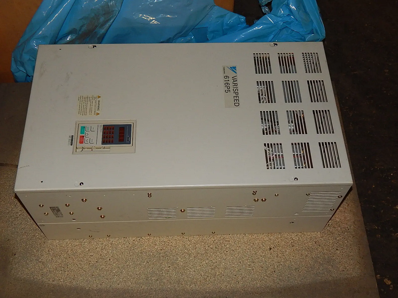 Produktfoto 1 von Yaskawa Frequenzumrichter CIMR-P5C4075 Varispeed  616P5  140KVA  Neuwertig