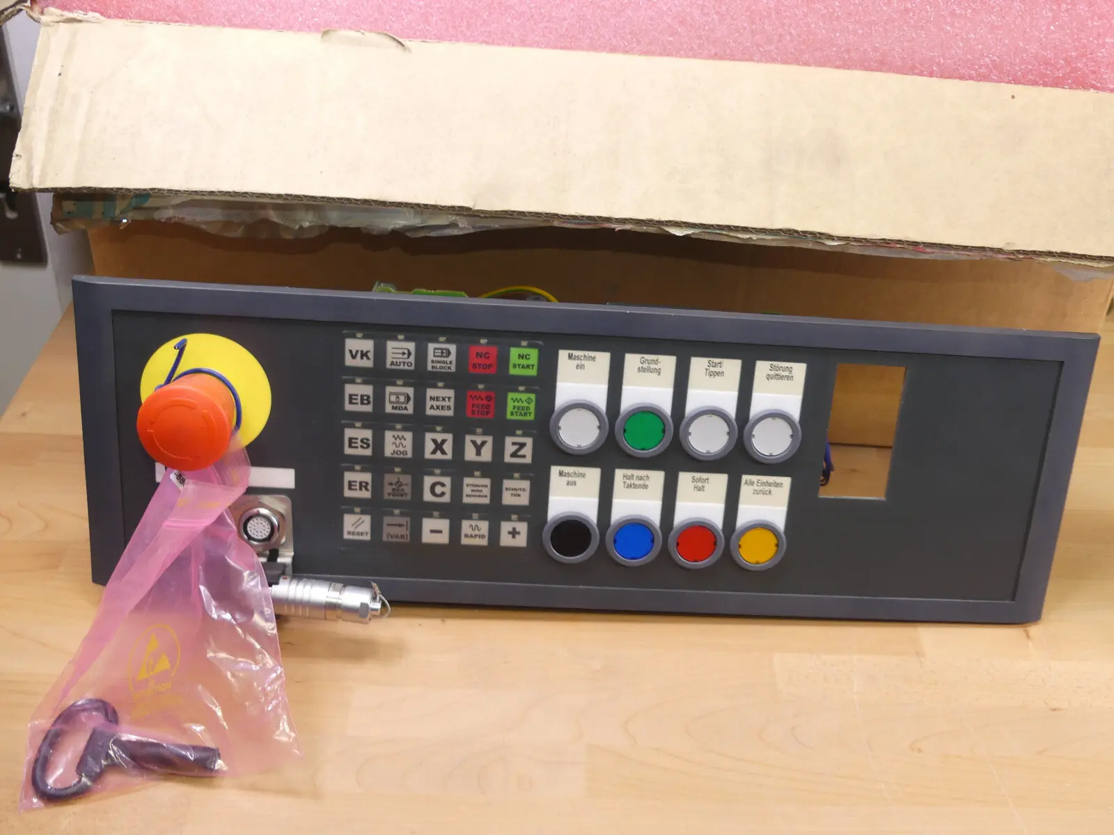 Produktfoto 1 von Siemens 6FC5303-1AF12-8AM0 SINUMERIK Push Button Panel New