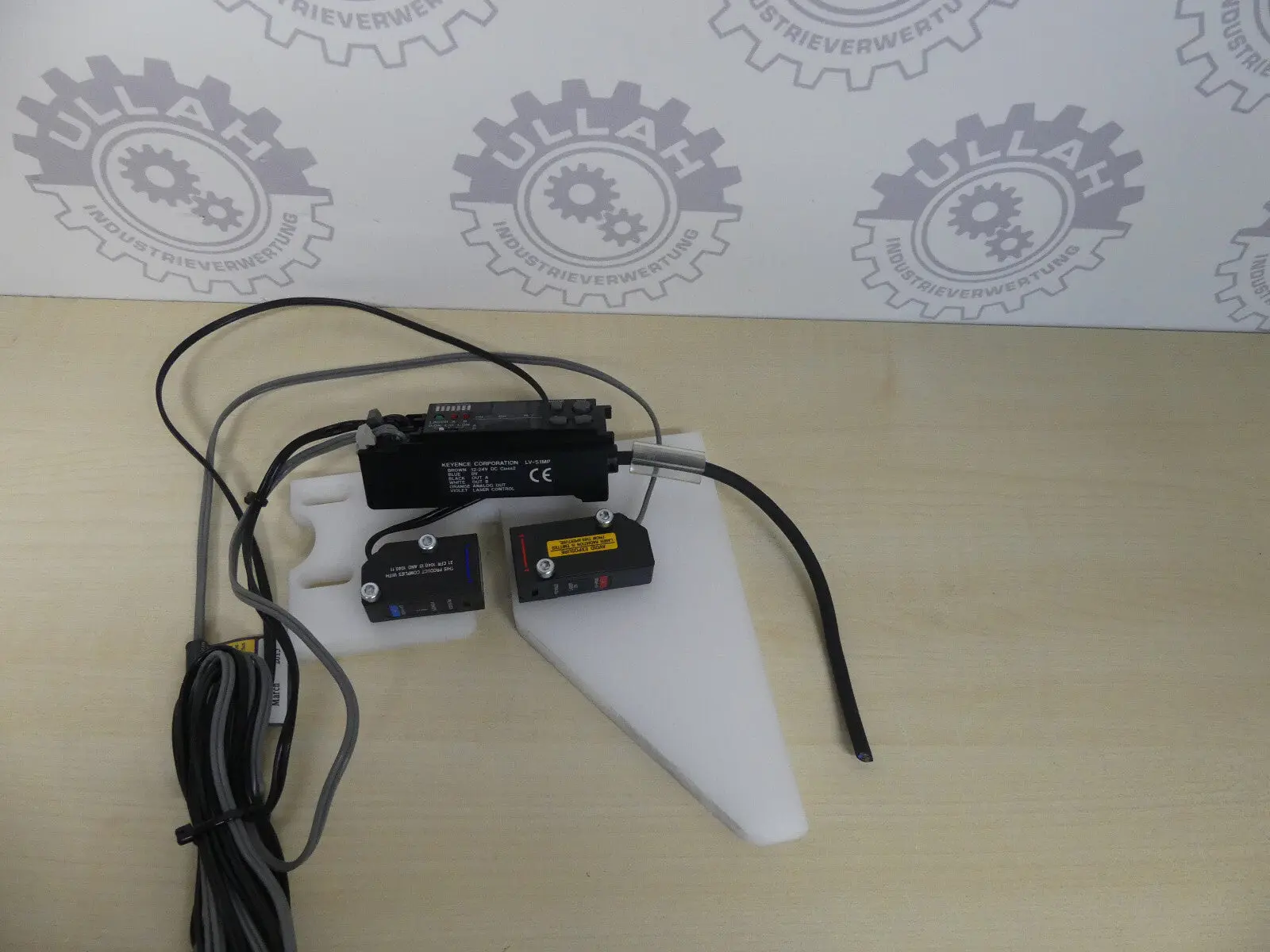 Produktfoto 1 von KEYENCE LV-51MP + LV-H100 + LV-H100