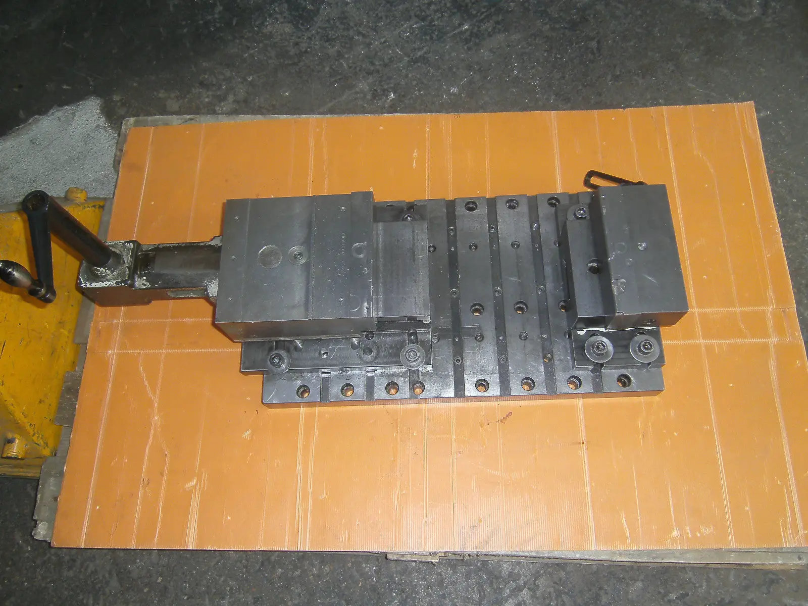 Produktfoto 1 von Hydraulischer Maschinenschraubstock Verstellbar Spannweite330mm.Backenbreite 200