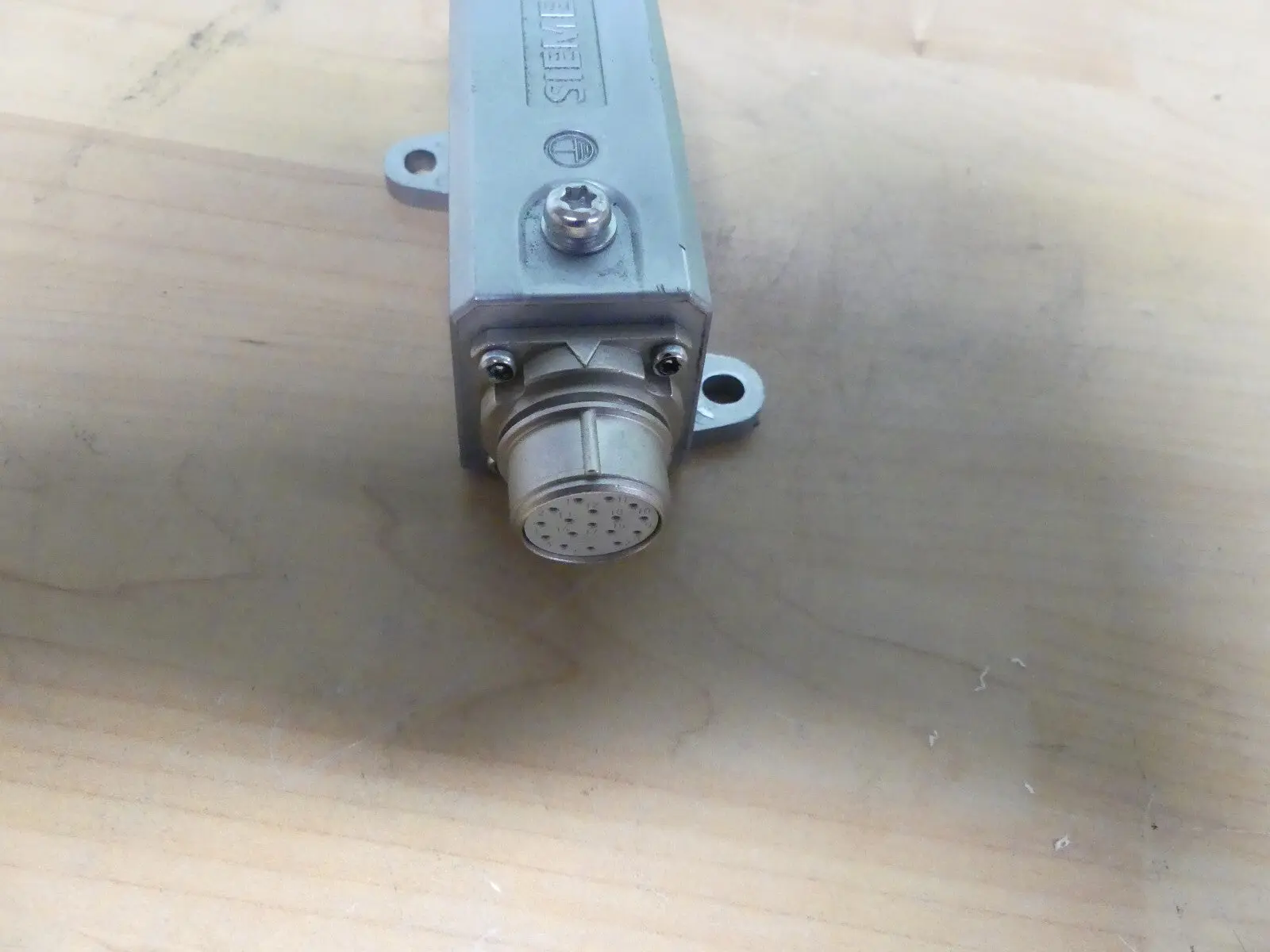 Produktfoto 1 von SIEMENS SINAMICS  6SL3055-0AA00-5HA3 anschluss  beschädigt s.Bilder