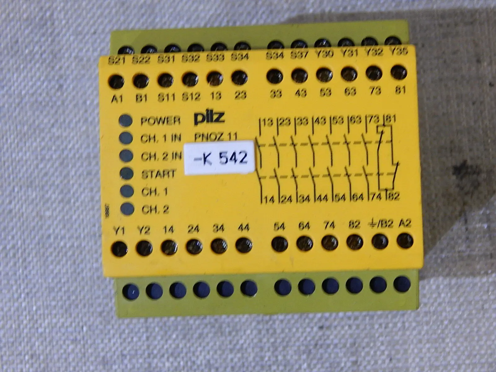 Produktfoto 1 von PILZ SAFETY RELAY PNOZ 11 230-240VAC 24VAC 7n/o 1n/c 774086 Used
