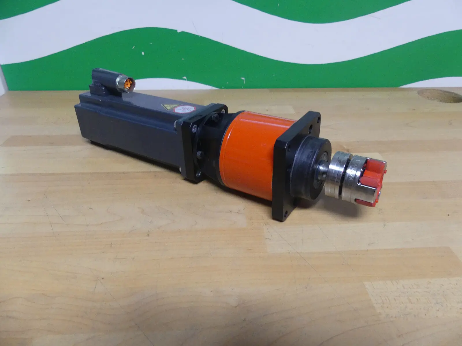 Produktfoto 1 von Beckhoff AM8023-0E20-0000 mit tramec EP75/2 Getriebe