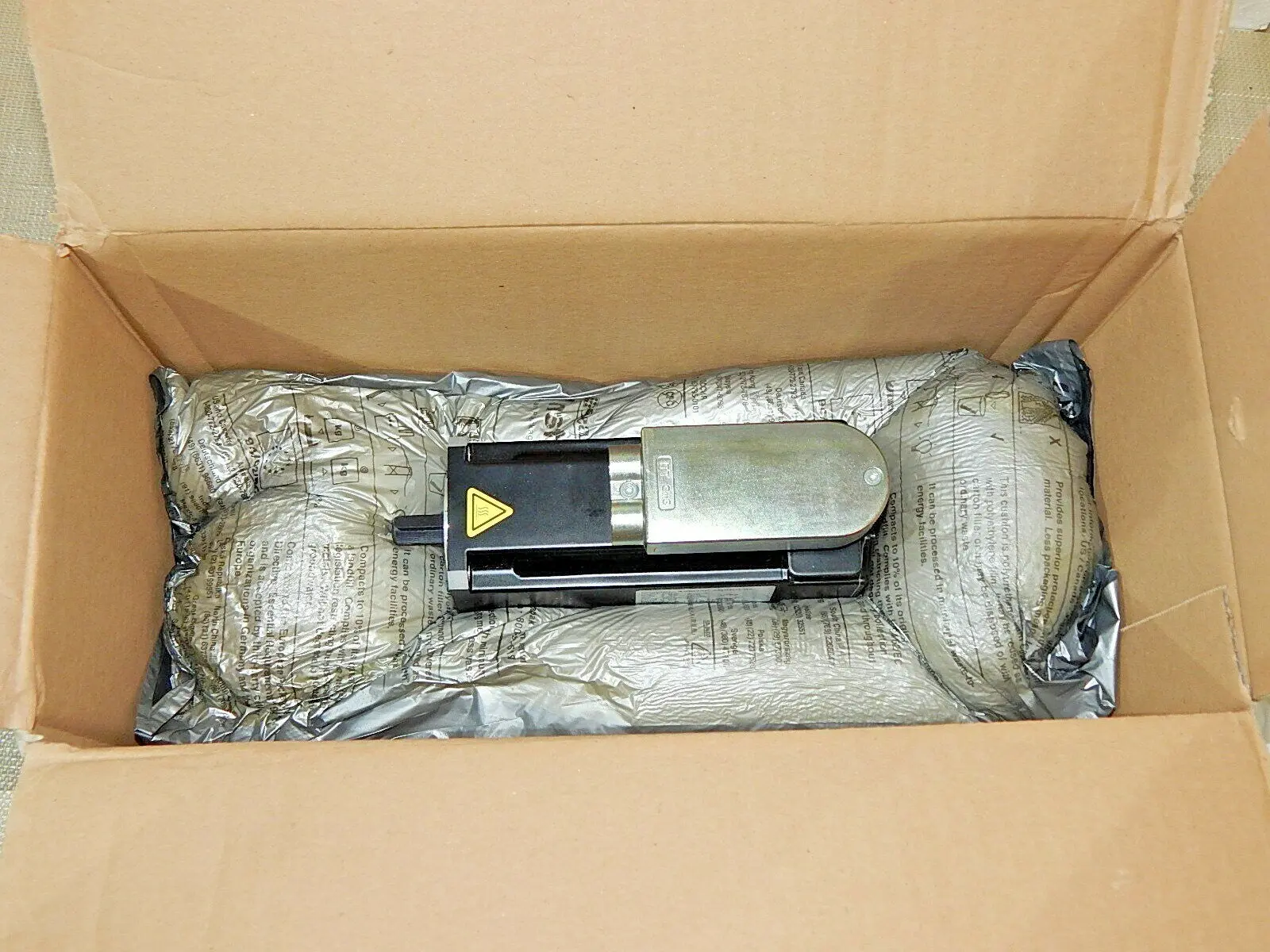 Produktfoto 1 von Kollmorgen AKM24F-ANSNR-02 Servomotor New